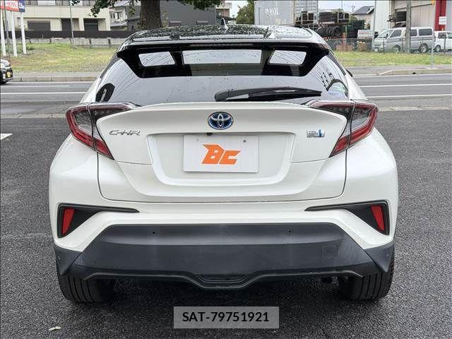 Toyota C-HR 2018-05 8371516-22