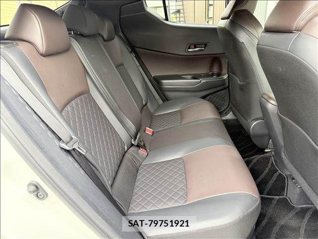 Toyota C-HR 2018-05 8371516-25