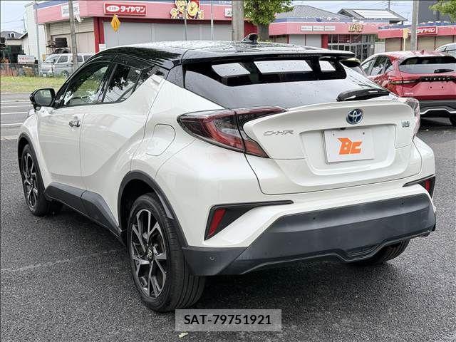 Toyota C-HR 2018-05 8371516-7