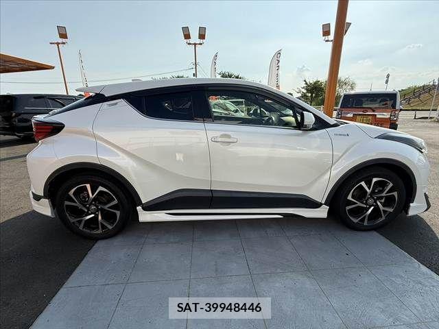 Toyota C-HR 2019-12 8411589-11