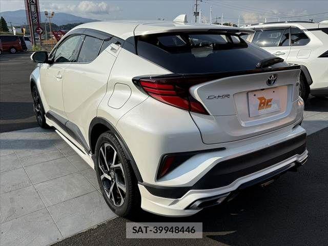 Toyota C-HR 2019-12 8411589-14