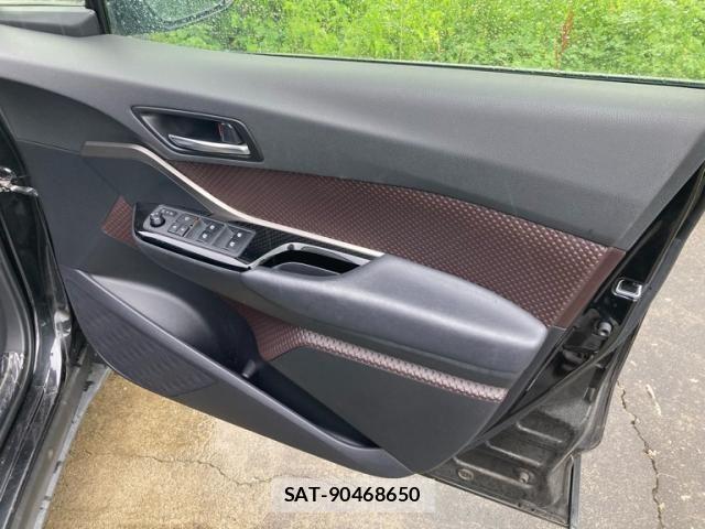 Toyota C-HR 2018-09 8411593-10