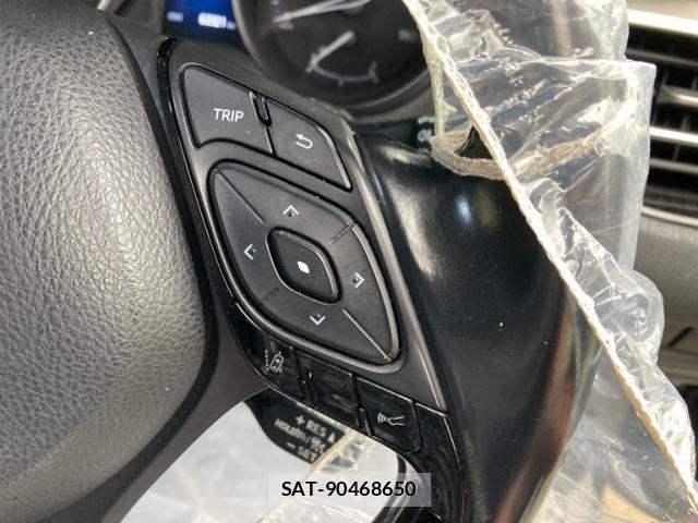 Toyota C-HR 2018-09 8411593-12
