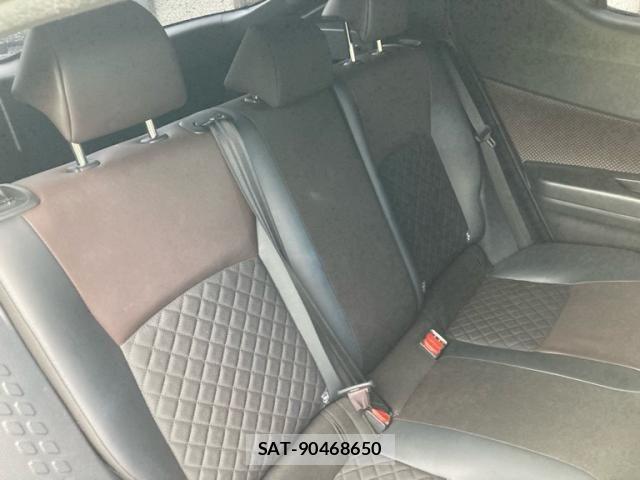 Toyota C-HR 2018-09 8411593-18