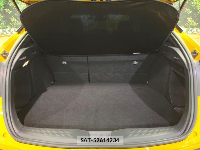 Toyota C-HR 2020-03 8437986-12