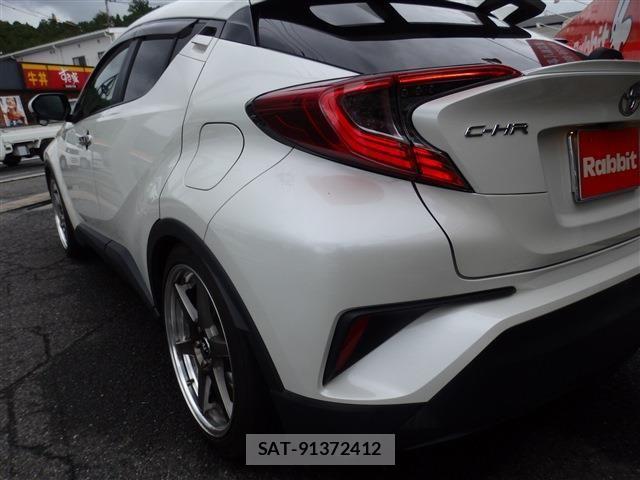 Toyota C-HR 2019-01 8437990-13