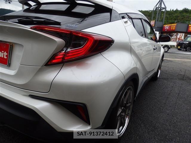Toyota C-HR 2019-01 8437990-15