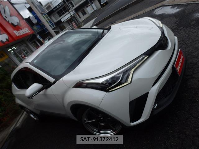 Toyota C-HR 2019-01 8437990-1