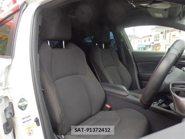 Toyota C-HR 2019-01 8437990-21