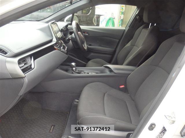 Toyota C-HR 2019-01 8437990-22