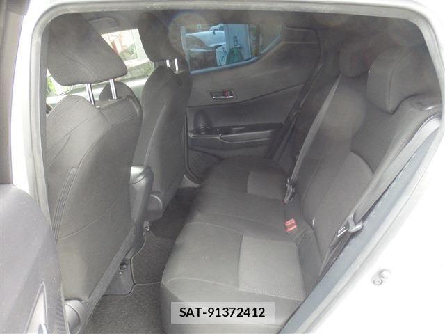 Toyota C-HR 2019-01 8437990-23