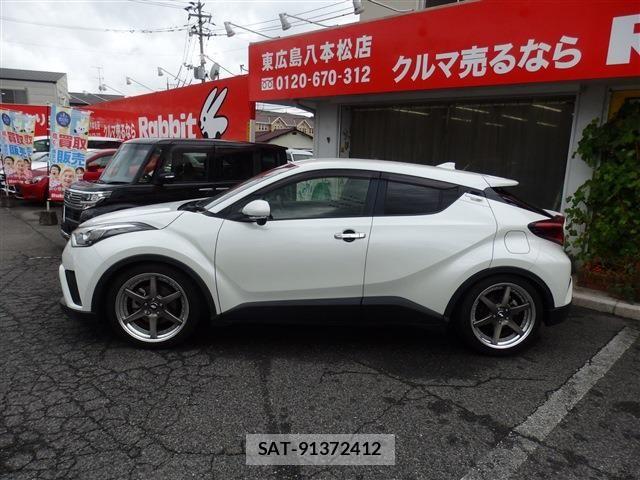 Toyota C-HR 2019-01 8437990-4