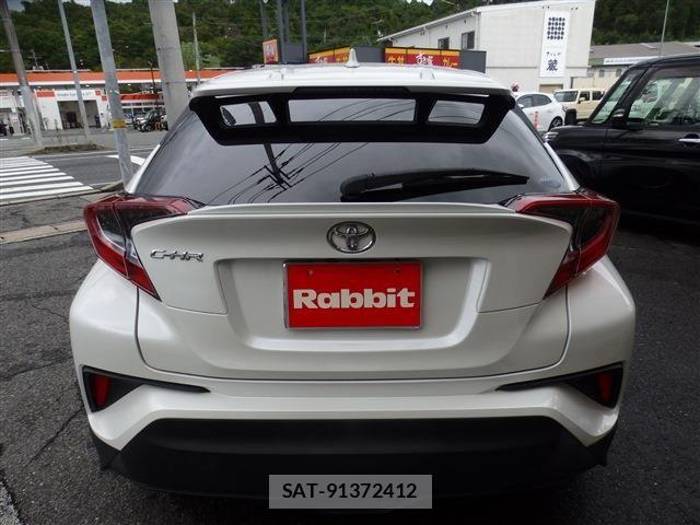 Toyota C-HR 2019-01 8437990-6