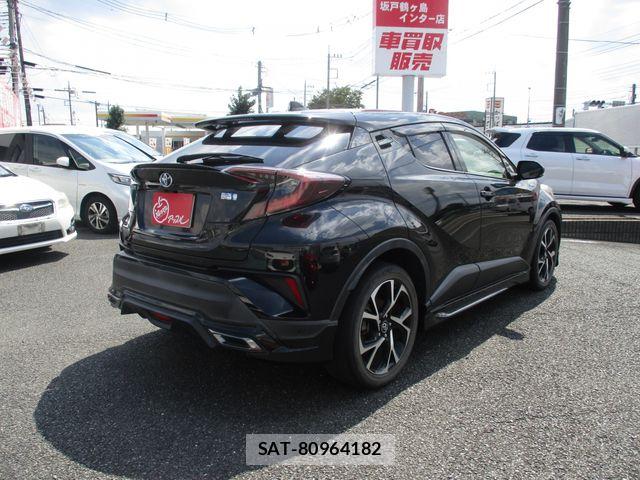 Toyota C-HR 2017-09 8457173-2