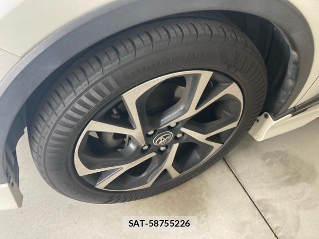 Toyota C-HR 2017-09 8457174-11