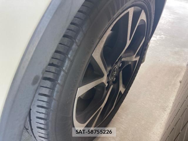 Toyota C-HR 2017-09 8457174-14