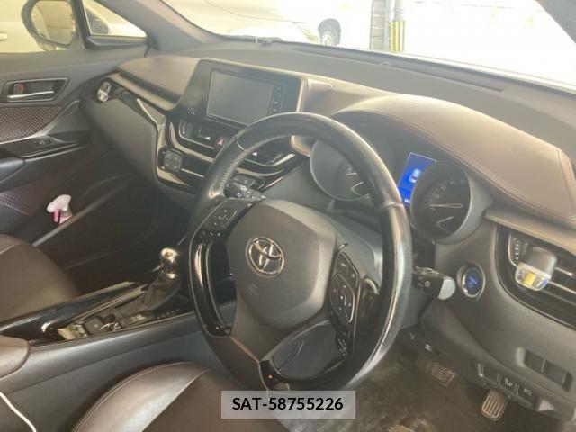 Toyota C-HR 2017-09 8457174-16