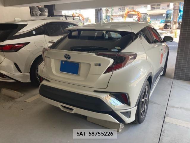 Toyota C-HR 2017-09 8457174-3