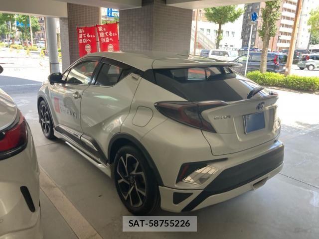 Toyota C-HR 2017-09 8457174-4
