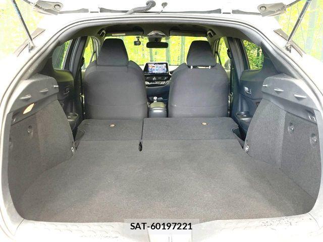 Toyota C-HR 2018-11 8485149-9
