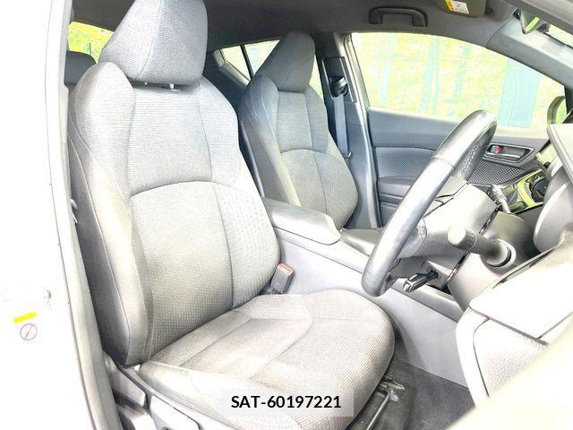 Toyota C-HR 2018-11 8485149-7