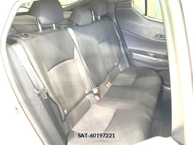 Toyota C-HR 2018-11 8485149-8