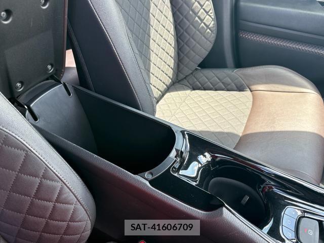Toyota C-HR 2017-06 8485150-22