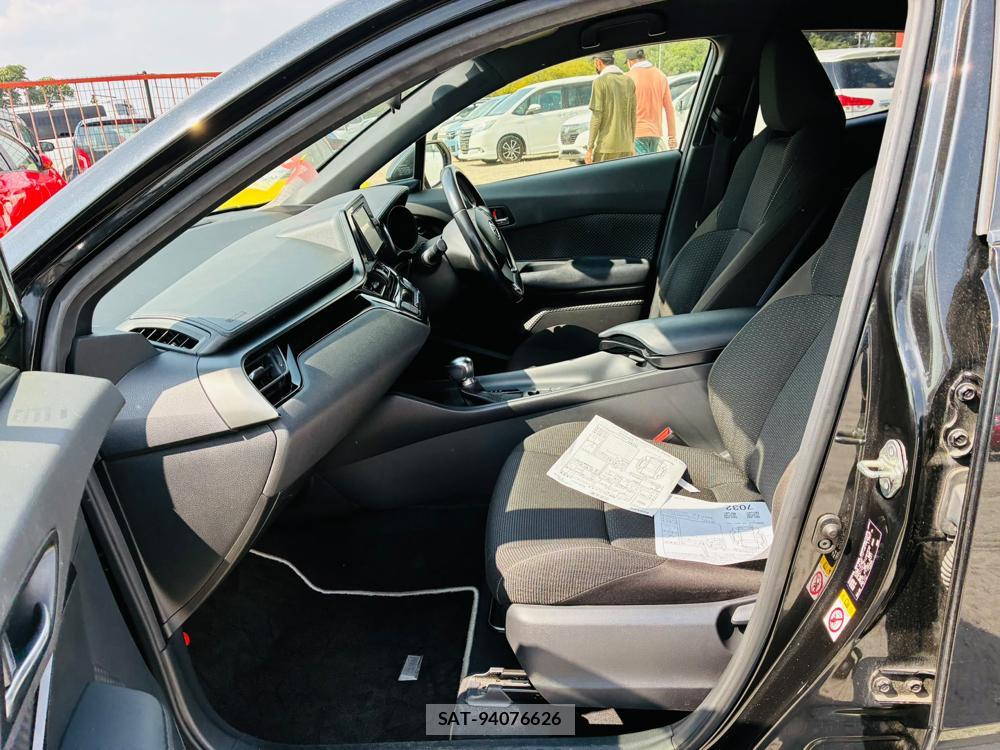 Toyota C-HR 2018-02 8329542-10