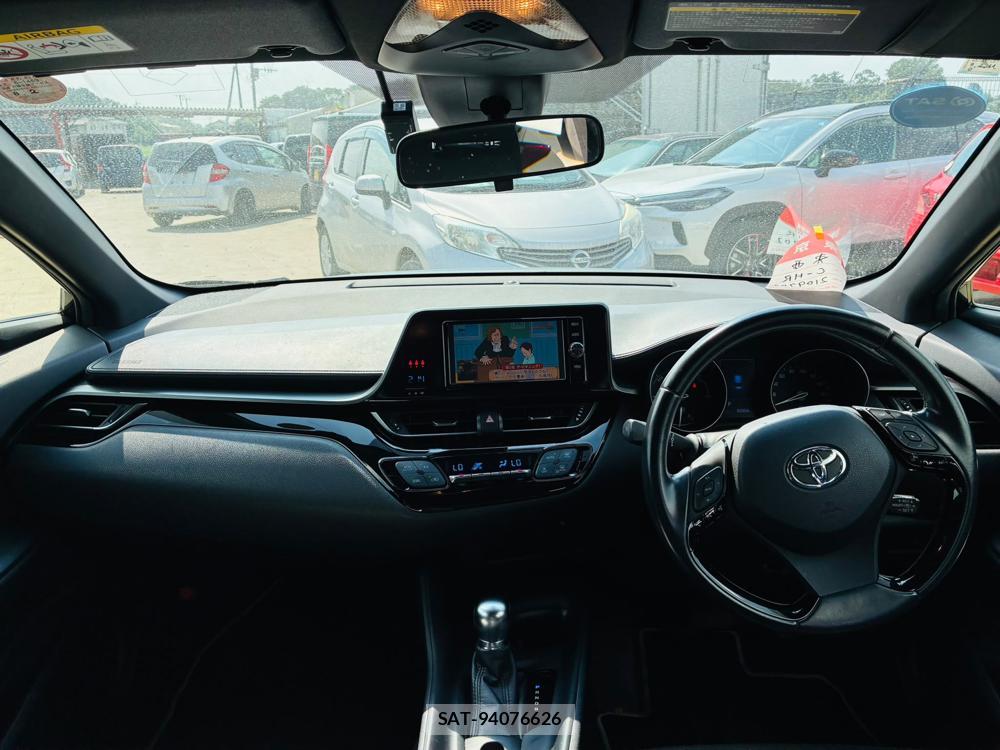 Toyota C-HR 2018-02 8329542-12