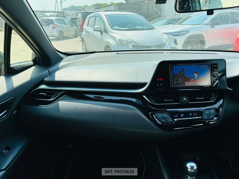 Toyota C-HR 2018-02 8329542-17