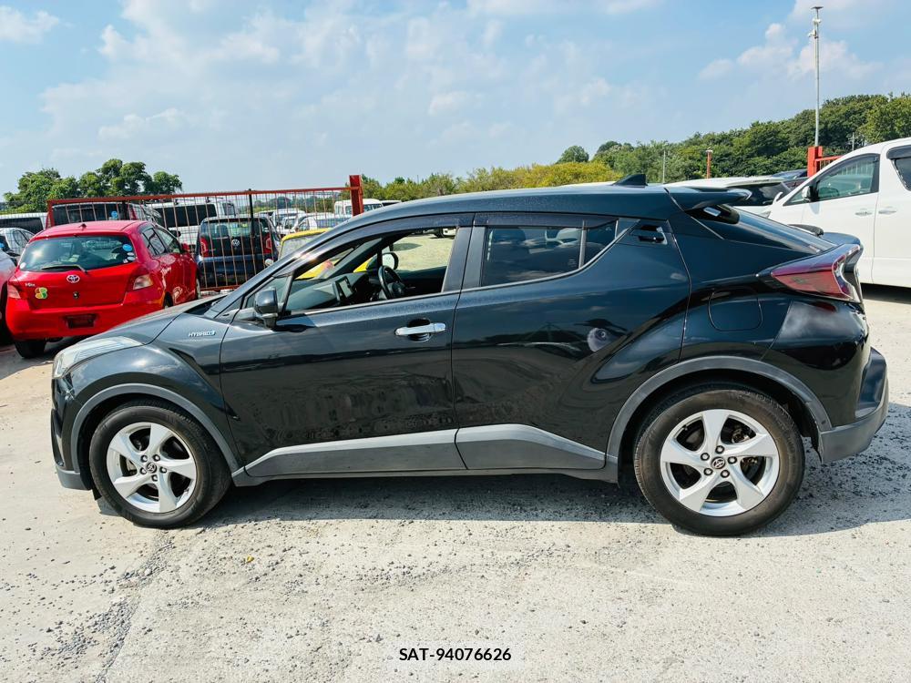 Toyota C-HR 2018-02 8329542-1