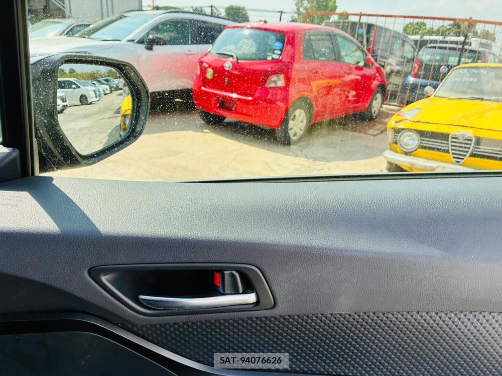 Toyota C-HR 2018-02 8329542-21