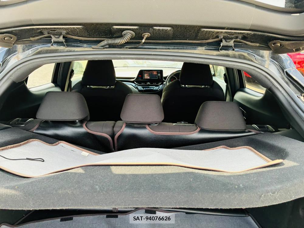Toyota C-HR 2018-02 8329542-26