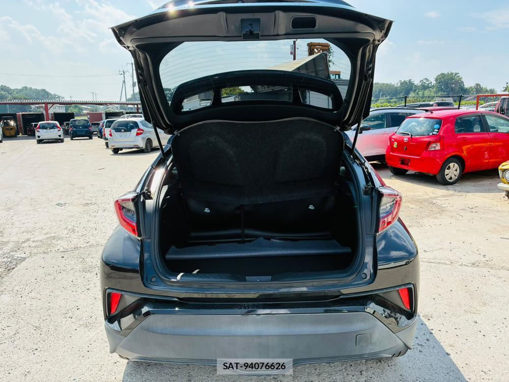 Toyota C-HR 2018-02 8329542-27