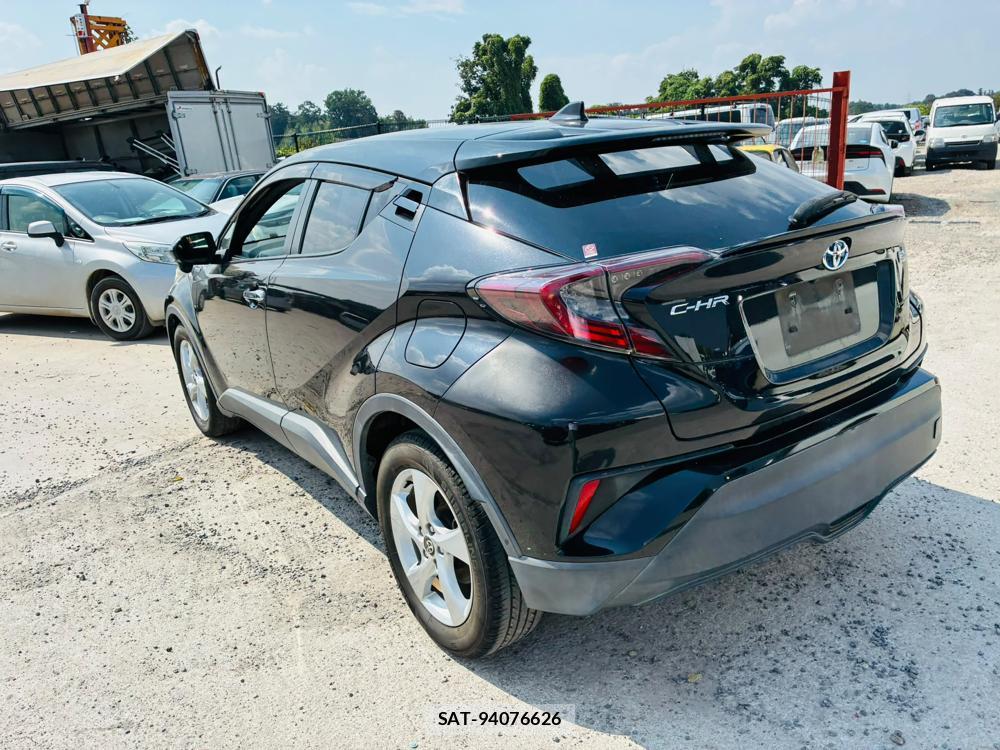 Toyota C-HR 2018-02 8329542-2