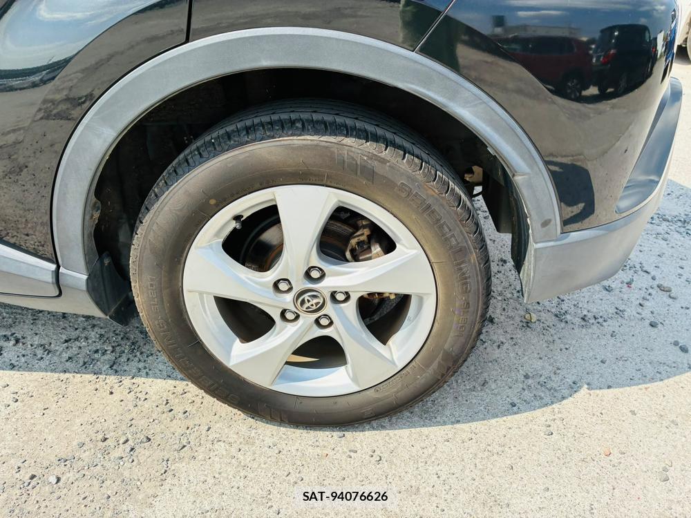 Toyota C-HR 2018-02 8329542-31