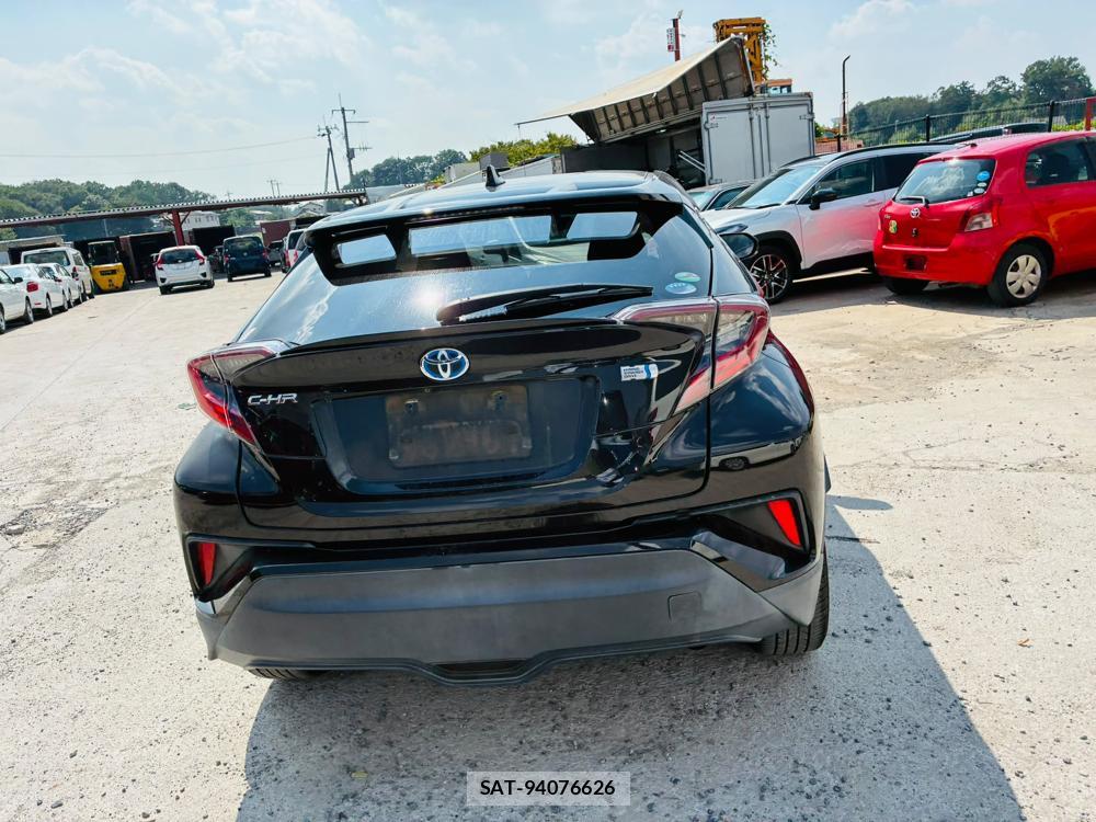 Toyota C-HR 2018-02 8329542-3