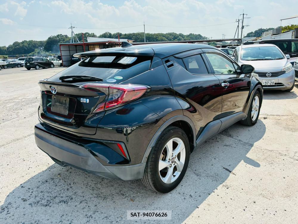 Toyota C-HR 2018-02 8329542-4