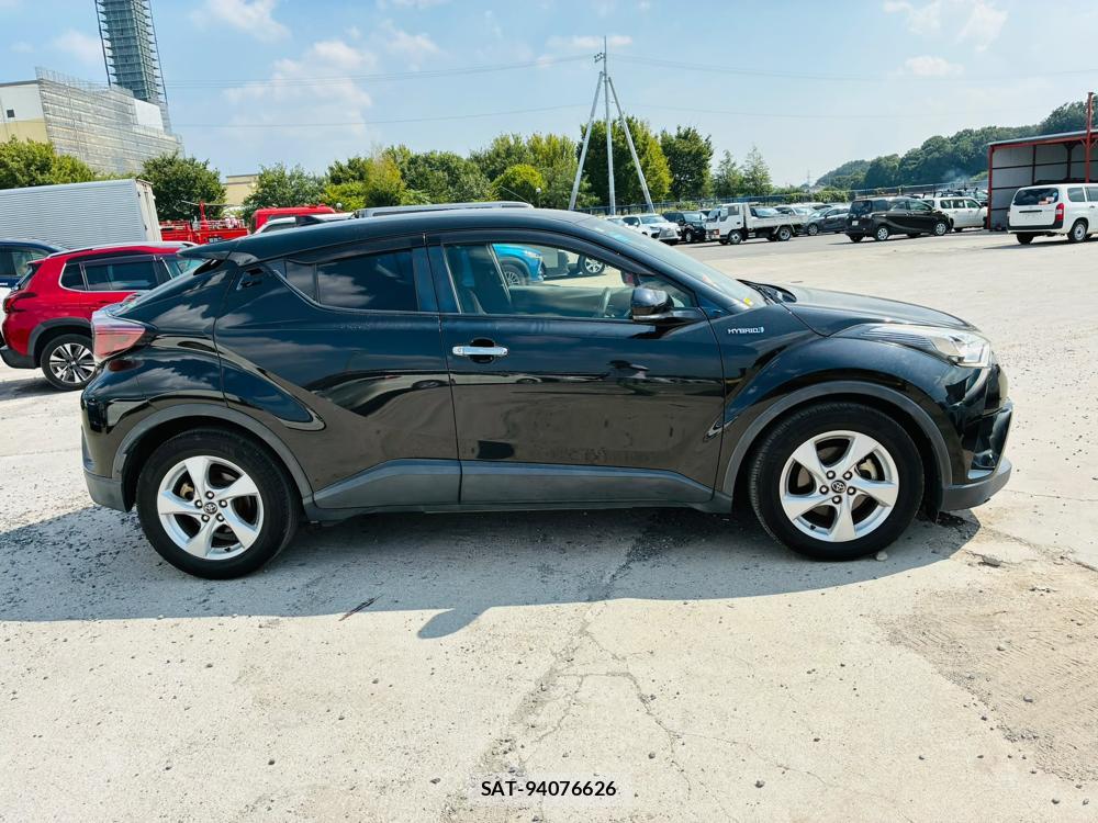 Toyota C-HR 2018-02 8329542-5