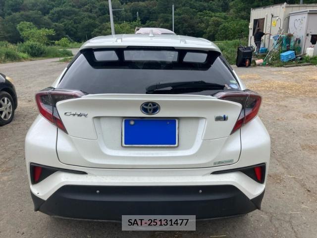 Toyota C-HR 2016-12 8524056-1