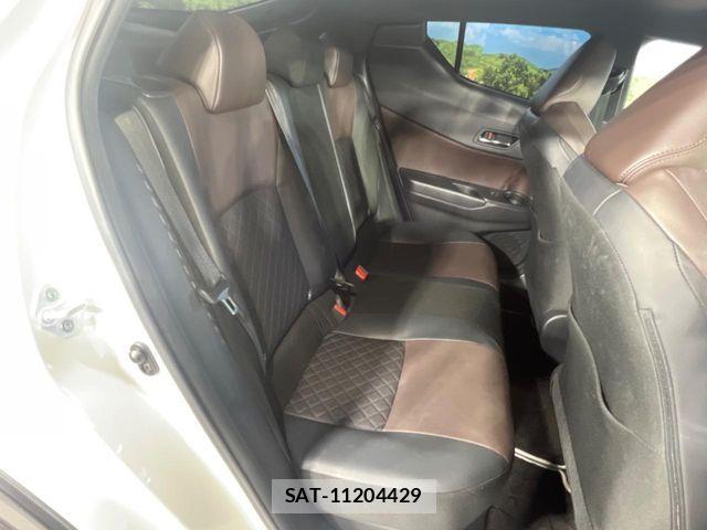 Toyota C-HR 2018-01 8524047-10