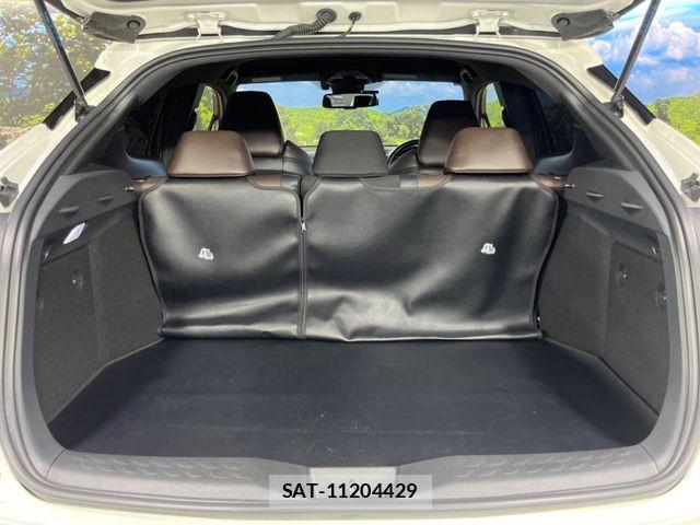 Toyota C-HR 2018-01 8524047-11