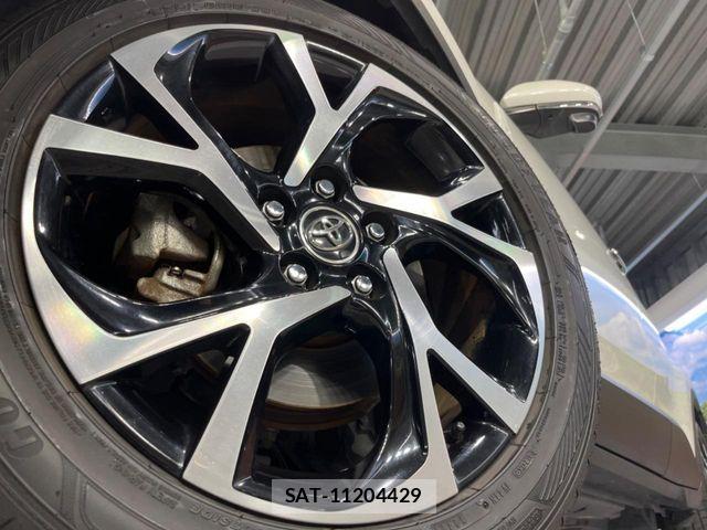Toyota C-HR 2018-01 8524047-13