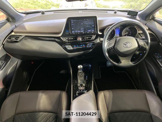 Toyota C-HR 2018-01 8524047-1