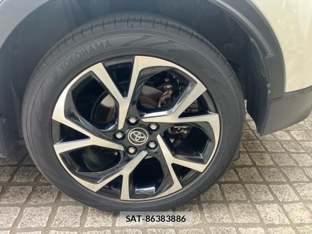 Toyota C-HR 2017-06 8561410-10