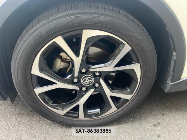 Toyota C-HR 2017-06 8561410-11