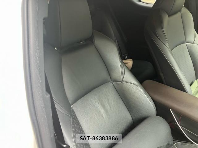 Toyota C-HR 2017-06 8561410-13