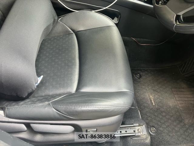 Toyota C-HR 2017-06 8561410-14