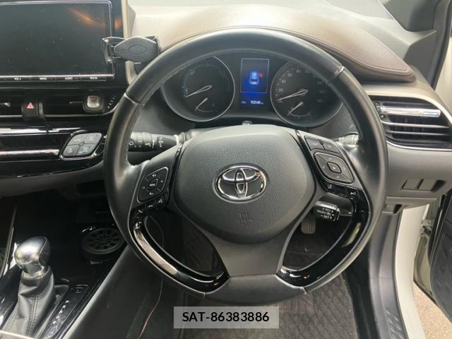 Toyota C-HR 2017-06 8561410-16