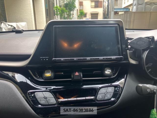 Toyota C-HR 2017-06 8561410-18